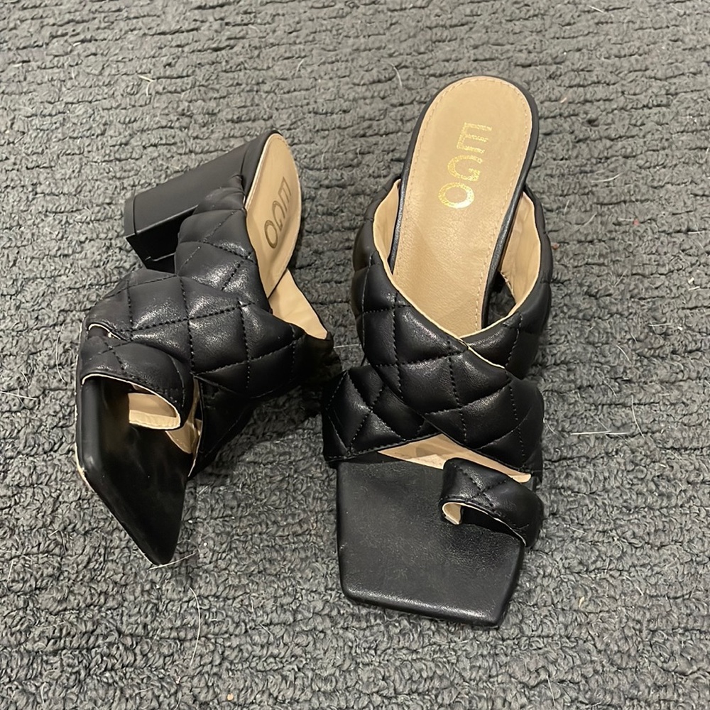 EGO- black quilted toe loop heels
